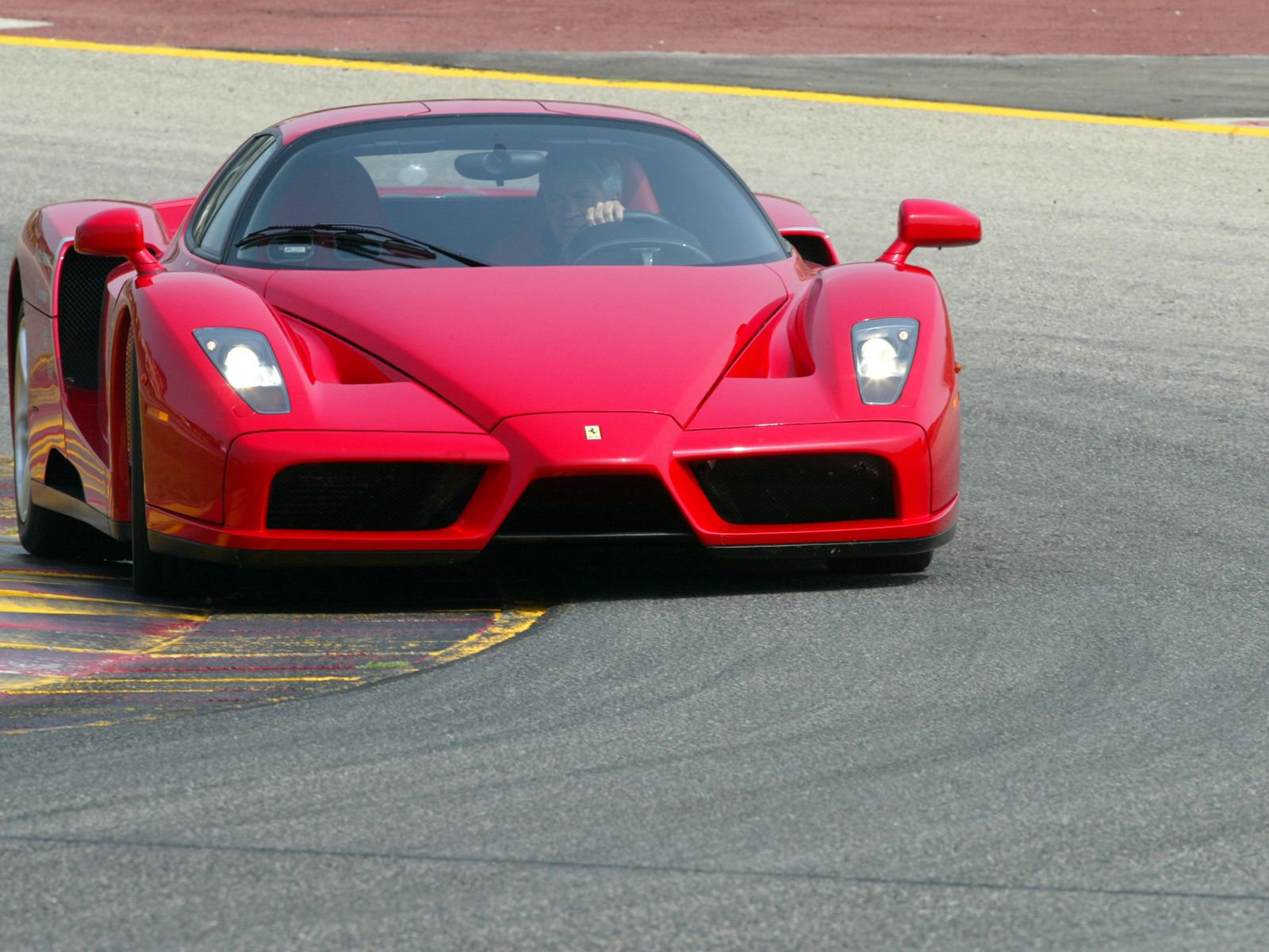 Ferrari Enzo зад