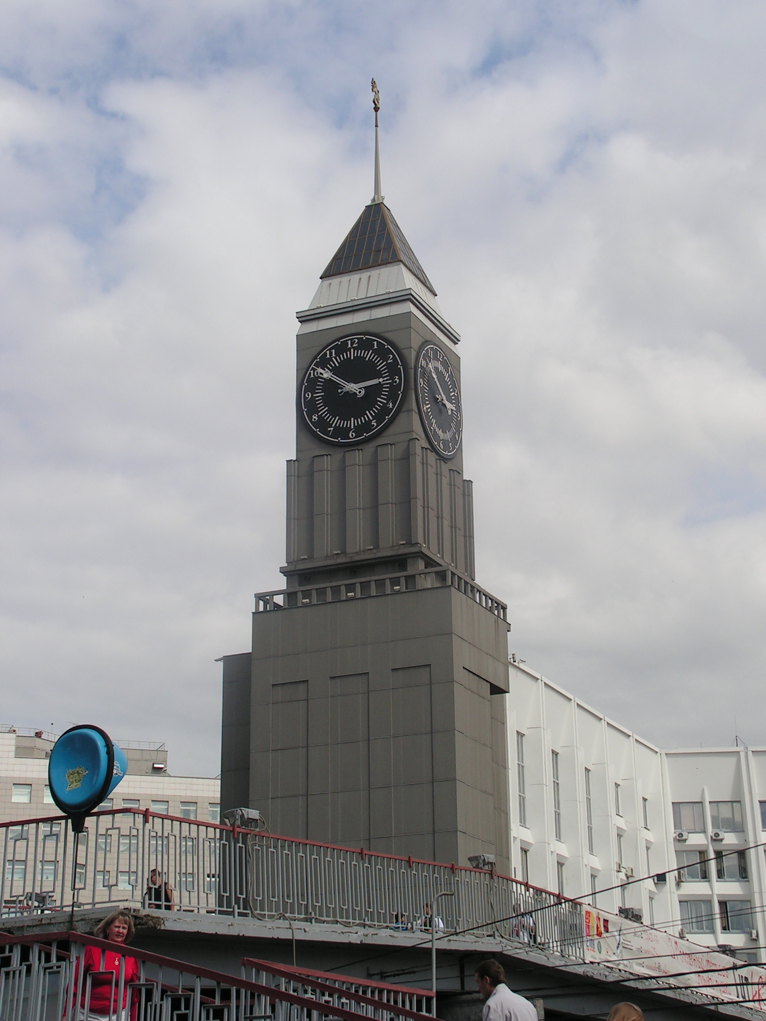 Башня с часами в красноярске