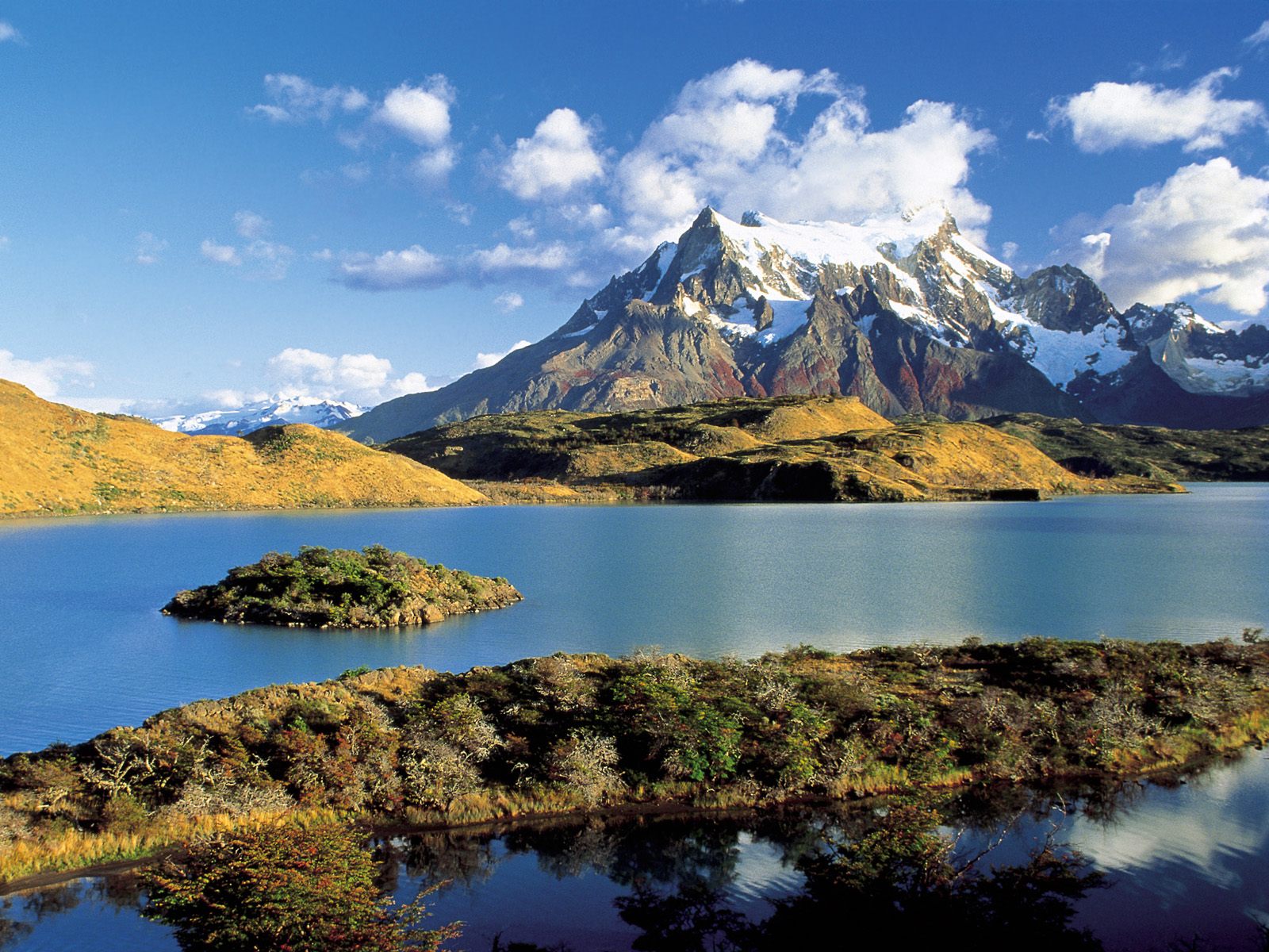Южная америка. Чили Южная Америка. Озеро Пехое Чили. Чили остров Южная Америка. Природа Чили Анды.