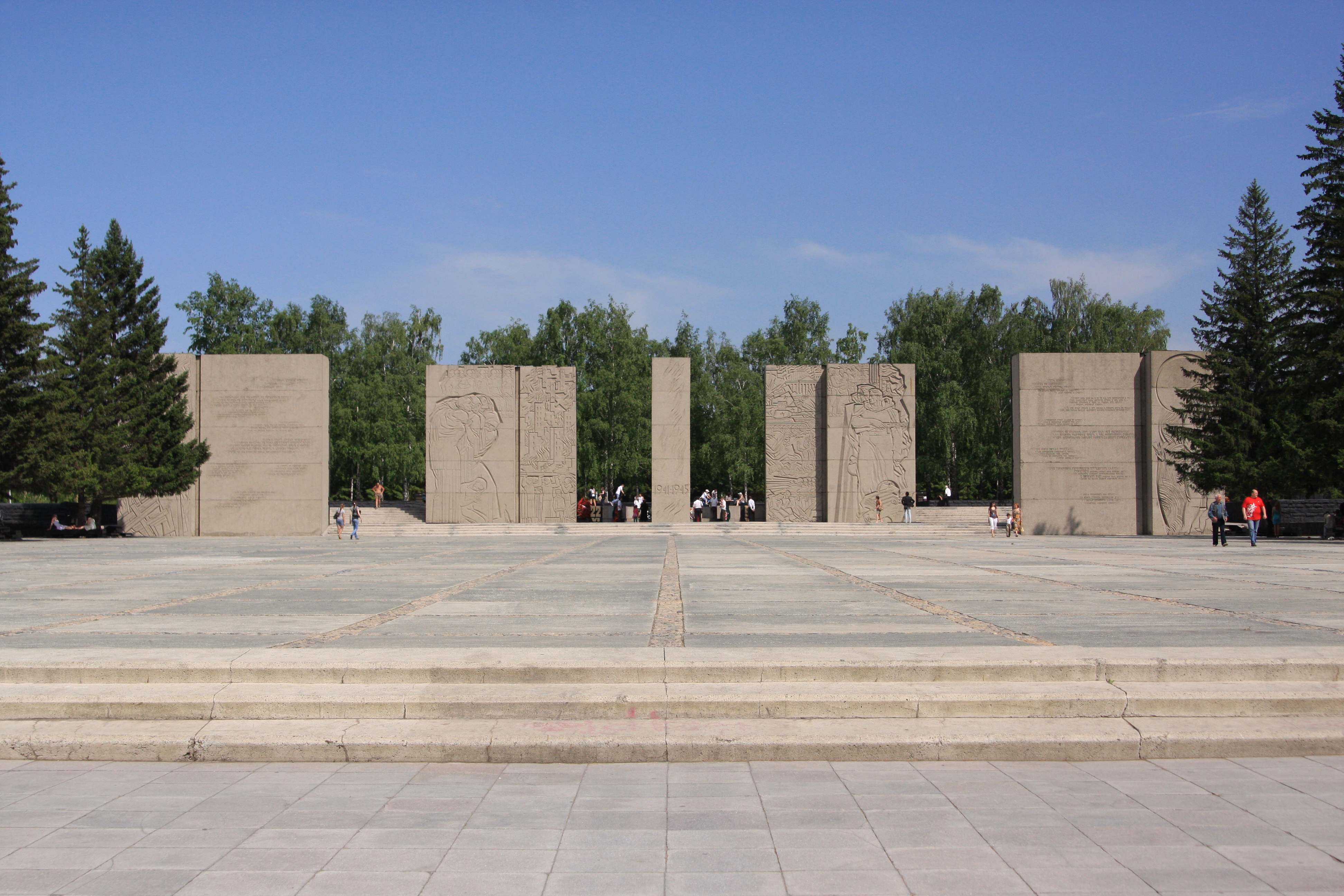 Нарисовать мемориальный ансамбль