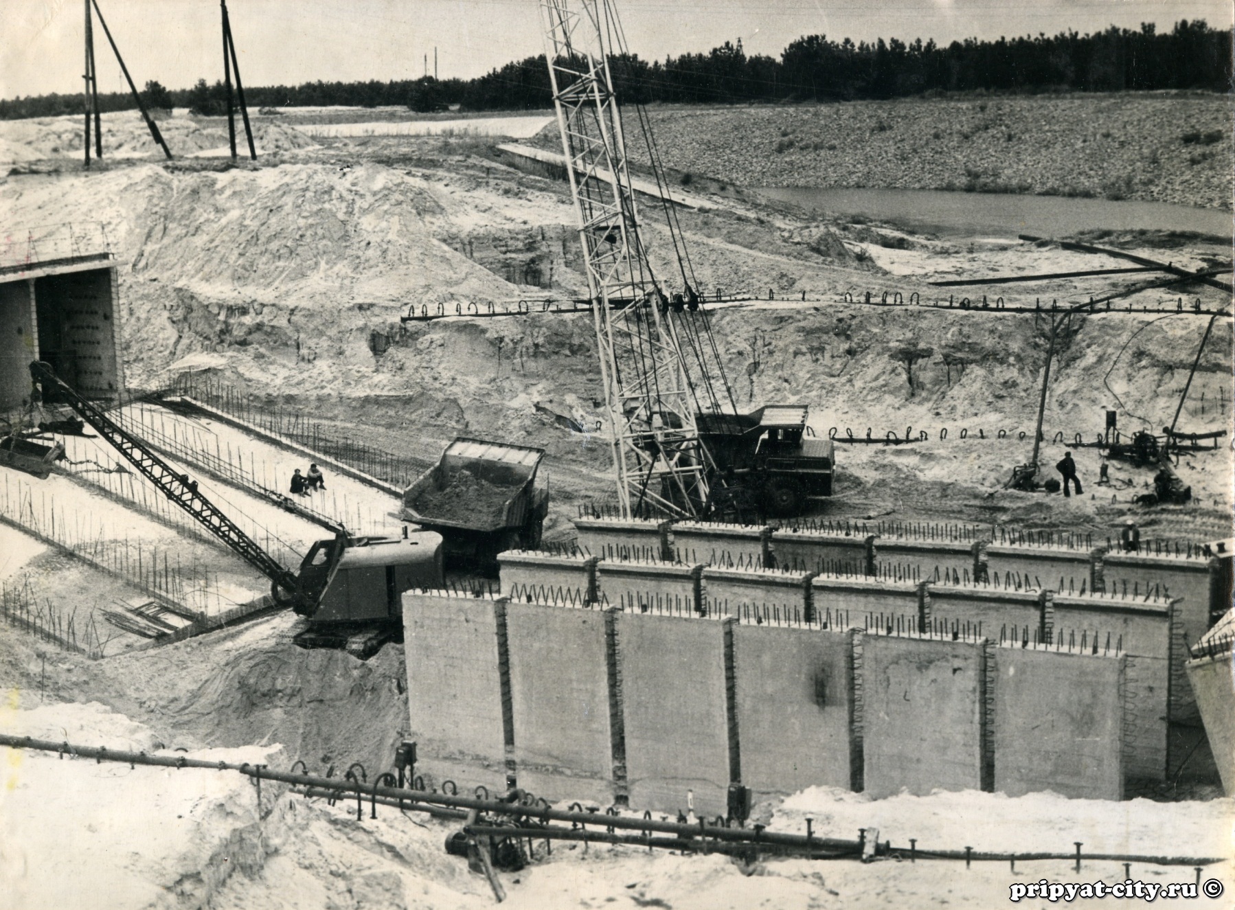 Постройка первой атомной электростанции в ссср. Чернобыль 1970 стройка АЭС. Стройка ЧАЭС 1977. Припять 1970 стройка ЧАЭС. АЭС Припять 1970.