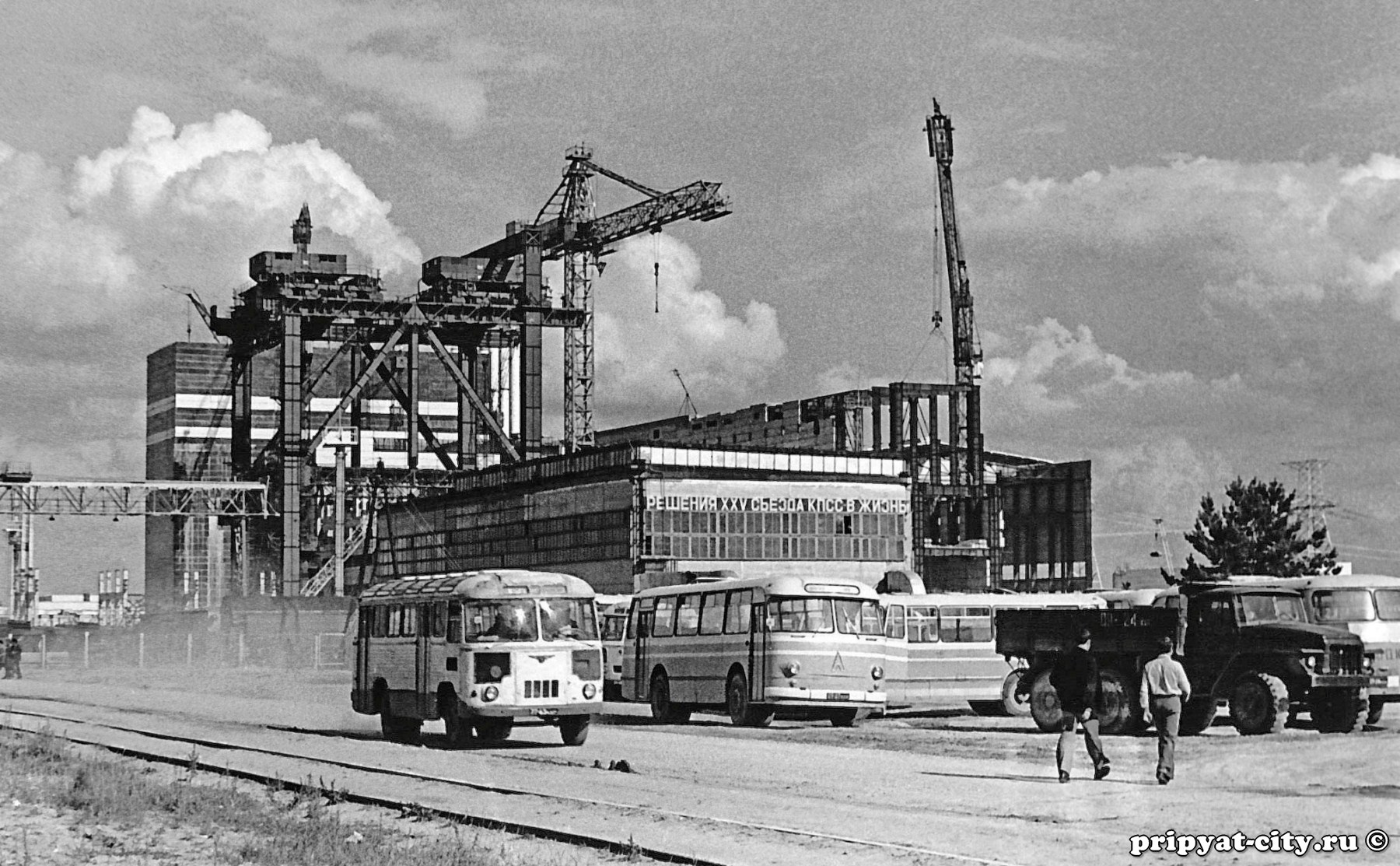 Постройка первой атомной электростанции в ссср. Чернобыль 1970 стройка АЭС. Припять стройка ЧАЭС. Чернобыль 1977 стройка АЭС. Начало строительства Чернобыльской АЭС.