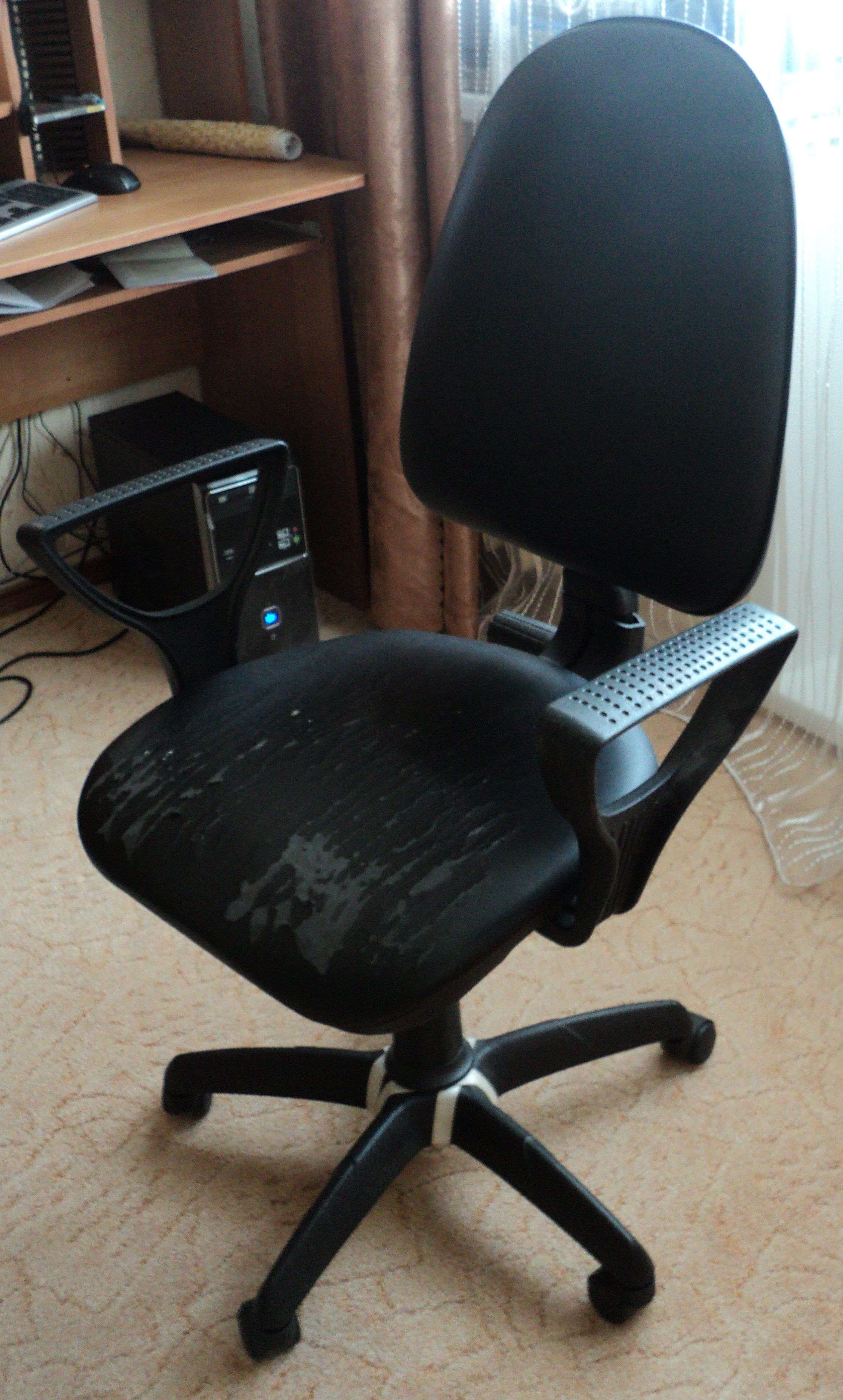 сломался стул компьютерный стул