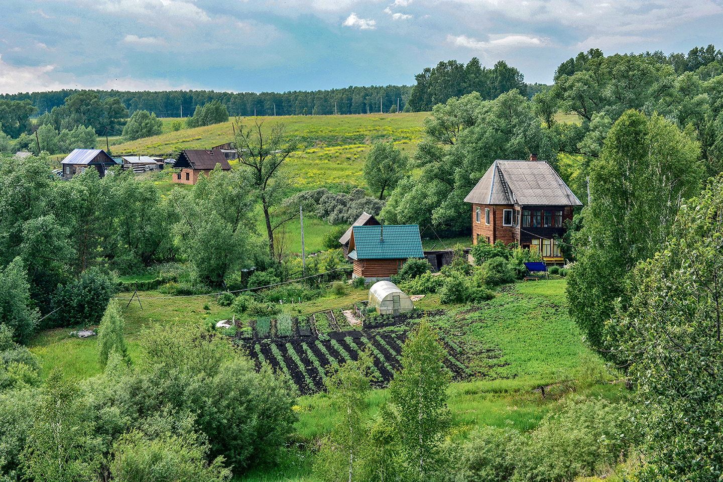 На Околице. Околица деревни фото. Околица фотографии. Вид на околицу русской фермы.